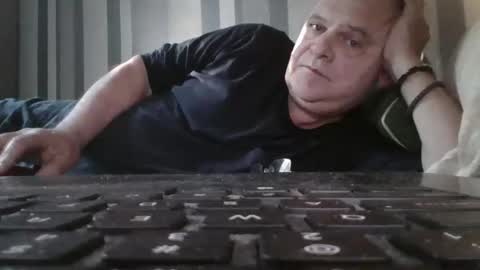 Snapshot of fofodi chatting on 11/12/25, 11:21 fofodi online show from 11/12/25, 11:21