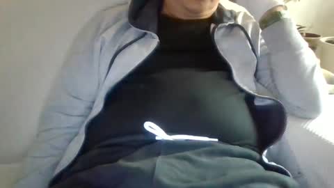 Snapshot of folletto1 chatting on 03/11/25, 02:40 folletto1 online show from 03/11/25, 02:40