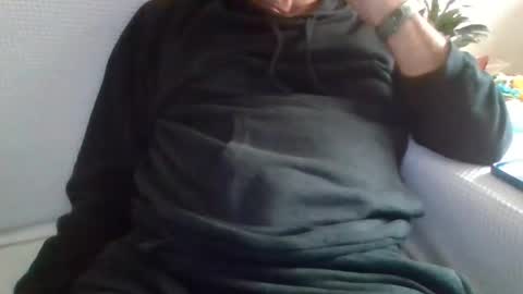 Snapshot of folletto1 chatting on 10/19/25, 03:12 folletto1 online show from 10/19/25, 03:12