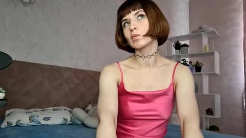 Snapshot of forbidden_fruity chatting on 09/17/25, 09:33 Laura online show from 09/17/25, 09:33
