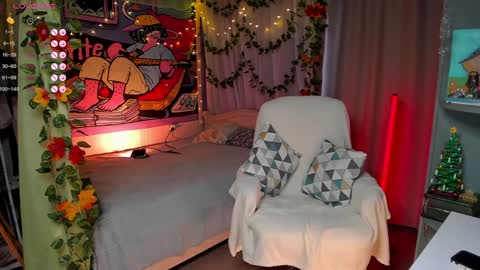 Snapshot of forest_lina chatting on 01/13/25, 08:15 online show from 01/13/25, 08:15