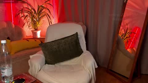 Snapshot of forest_lina chatting on 10/22/25, 12:05 online show from 10/22/25, 12:05