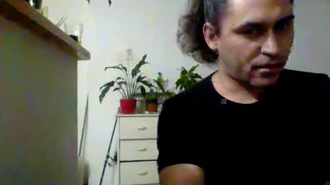 Snapshot of fortica4 chatting on 05/24/26, 01:32 Leo online show from 05/24/26, 01:32