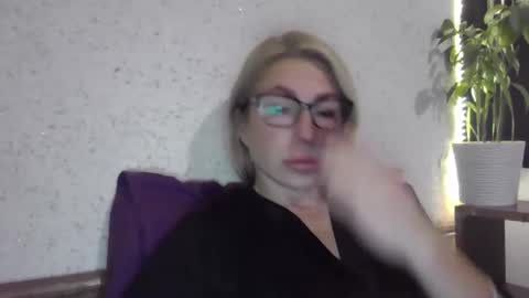 fox_red_lady7 online show from 11/07/25, 07:47