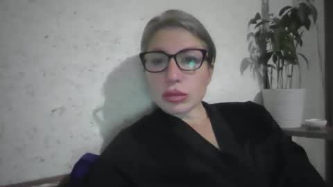 fox_red_lady7 online show from 11/13/25, 07:57