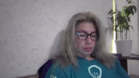 fox_red_lady7 online show from 11/15/25, 05:53