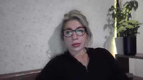 fox_red_lady7 online show from 11/27/25, 09:28