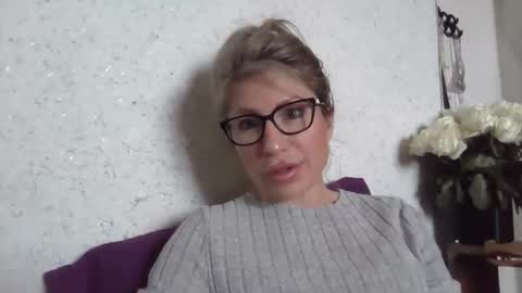 fox_red_lady7 online show from 02/01/26, 09:19