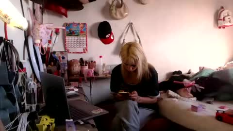 Snapshot of foxbunny_xd chatting on 07/06/26, 12:57 foxbunny_xd online show from 07/06/26, 12:57