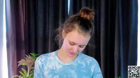 Snapshot of foxfever chatting on 11/03/25, 06:58 Lily online show from 11/03/25, 06:58