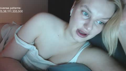 i am your baby Alien  online show from 11/23/25, 03:12