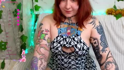 Snapshot of foxgirlandmerguis chatting on 02/06/26, 02:53 Belinda online show from 02/06/26, 02:53