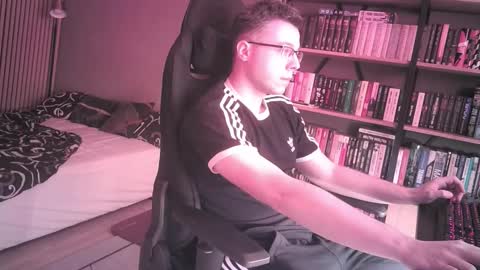 Snapshot of foxking4u chatting on 11/02/25, 07:27 Adrian online show from 11/02/25, 07:27