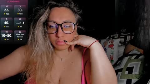 Snapshot of foxxxy__lady chatting on 04/05/26, 01:47 Kris online show from 04/05/26, 01:47
