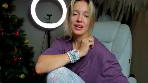 Foxy online show from 12/03/25, 12:18