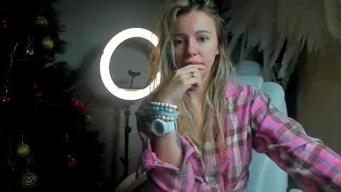 Foxy online show from 12/22/25, 12:18