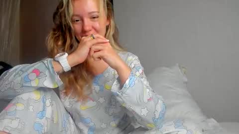 Foxy online show from 12/23/25, 12:30