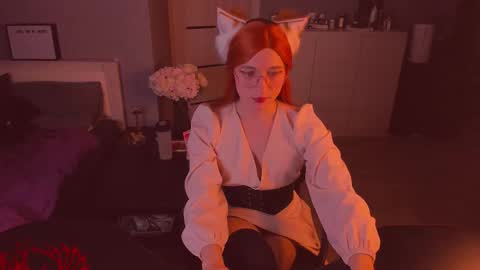 Snapshot of foxy_jpg chatting on 11/17/25, 10:04 Sue online show from 11/17/25, 10:04