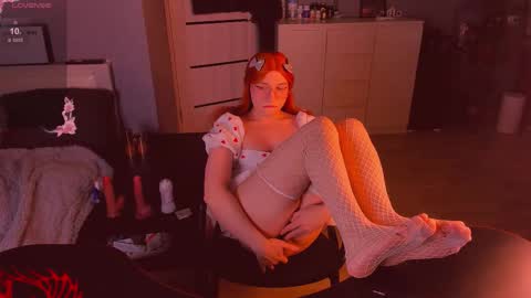 Snapshot of foxy_jpg chatting on 01/11/26, 10:48 Sue online show from 01/11/26, 10:48