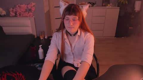 Snapshot of foxy_jpg chatting on 03/06/26, 09:33 Sue online show from 03/06/26, 09:33