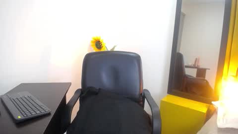 Foxy miilf online show from 11/07/25, 02:28