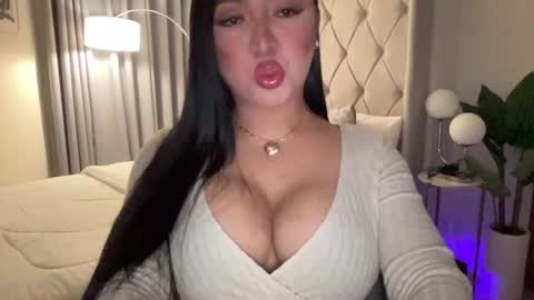 Snapshot of foxyluscious chatting on 01/12/25, 12:18 Ms Celeste Anne online show from 01/12/25, 12:18