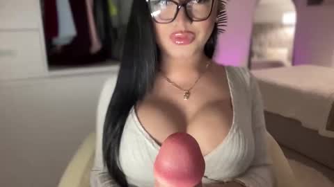 Snapshot of foxyluscious chatting on 09/20/25, 05:08 Ms Celeste Anne online show from 09/20/25, 05:08