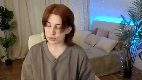 Snapshot of foxyrayy chatting on 11/10/25, 10:36 F O X online show from 11/10/25, 10:36