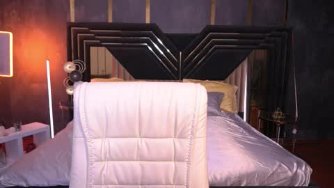 Kate online show from 10/25/25, 08:14