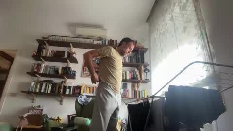 fra___ online show from 11/24/25, 12:05