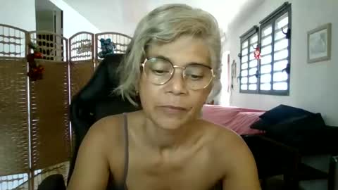 Snapshot of francelune chatting on 12/02/24, 07:36 francelune online show from 12/02/24, 07:36