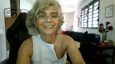 Snapshot of francelune chatting on 12/09/24, 05:29 francelune online show from 12/09/24, 05:29