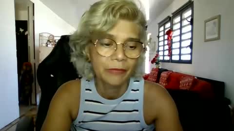 Snapshot of francelune chatting on 12/23/24, 11:04 francelune online show from 12/23/24, 11:04