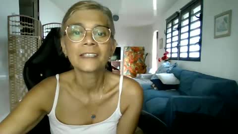 Snapshot of francelune chatting on 01/07/25, 02:08 francelune online show from 01/07/25, 02:08