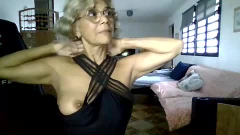 Snapshot of francelune chatting on 01/14/25, 02:00 francelune online show from 01/14/25, 02:00