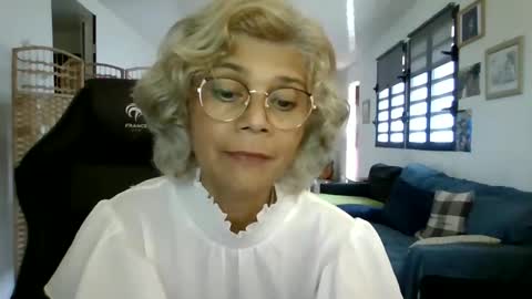 Snapshot of francelune chatting on 01/22/25, 07:57 francelune online show from 01/22/25, 07:57