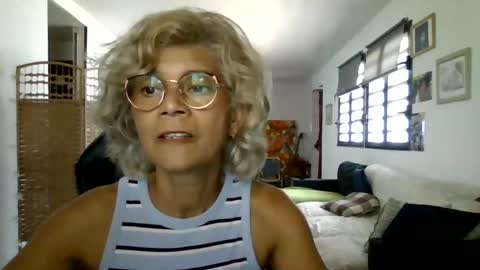 Snapshot of francelune chatting on 01/30/25, 11:01 francelune online show from 01/30/25, 11:01