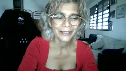 Snapshot of francelune chatting on 02/02/25, 12:24 francelune online show from 02/02/25, 12:24