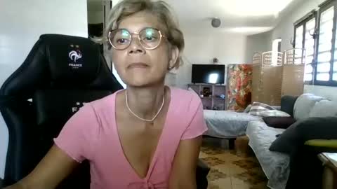 Snapshot of francelune chatting on 03/11/25, 07:15 francelune online show from 03/11/25, 07:15