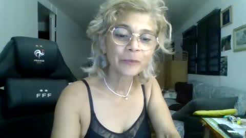 Snapshot of francelune chatting on 03/11/25, 02:51 francelune online show from 03/11/25, 02:51