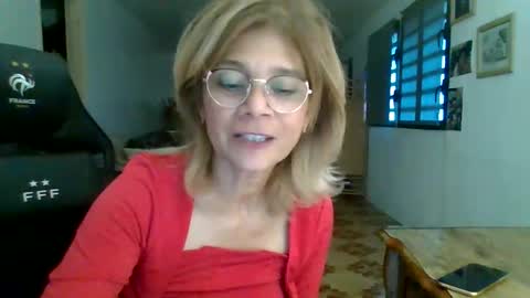 Snapshot of francelune chatting on 10/10/25, 01:21 francelune online show from 10/10/25, 01:21