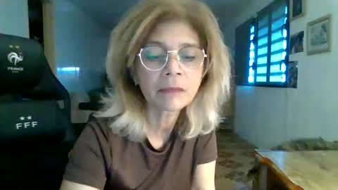 Snapshot of francelune chatting on 10/14/25, 01:12 francelune online show from 10/14/25, 01:12