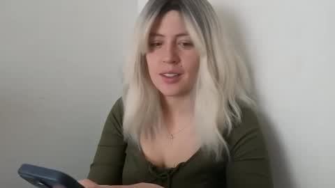 Snapshot of francescaasmith chatting on 09/16/25, 07:15 Francesca online show from 09/16/25, 07:15