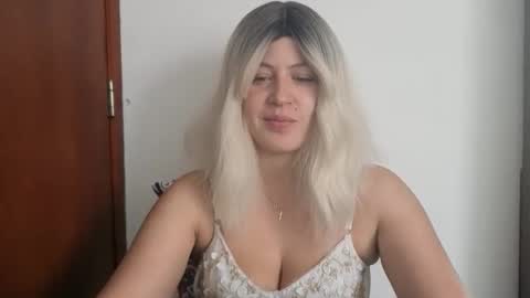 Snapshot of francescaasmith chatting on 10/27/25, 06:23 Francesca online show from 10/27/25, 06:23