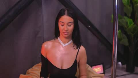 Snapshot of francescadante chatting on 03/25/26, 07:03 francescadante online show from 03/25/26, 07:03