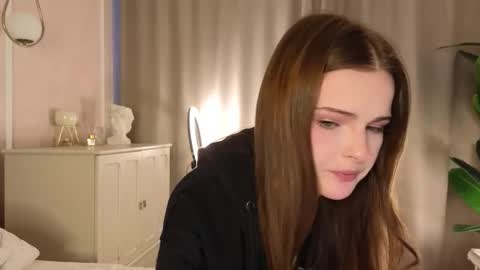 Marybrown eye Katy gray eye online show from 02/13/26, 12:01