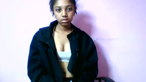 Snapshot of francia333068 chatting on 06/15/26, 05:42 francia333068 online show from 06/15/26, 05:42