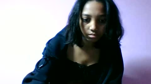 Snapshot of francia333068 chatting on 06/17/26, 04:52 francia333068 online show from 06/17/26, 04:52