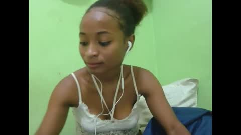 Snapshot of francine925426 chatting on 03/24/26, 08:19 francine925426 online show from 03/24/26, 08:19