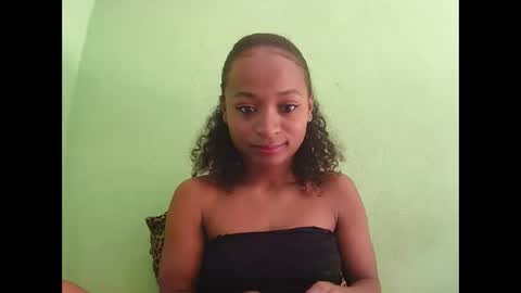 Snapshot of francine925426 chatting on 04/01/26, 04:46 francine925426 online show from 04/01/26, 04:46